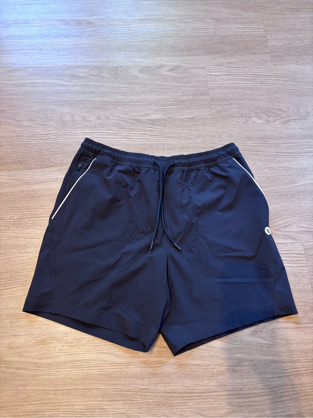 Vuori Men’s L Crosscourt Short Unlined 7" VW3008 Black Tennis Pickleball Gym